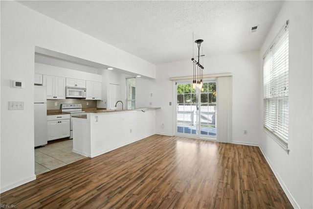4825 Haymarket DR, Virginia Beach, VA 23462