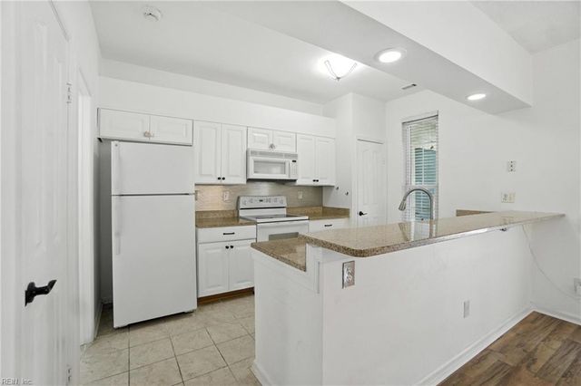 4825 Haymarket DR, Virginia Beach, VA 23462