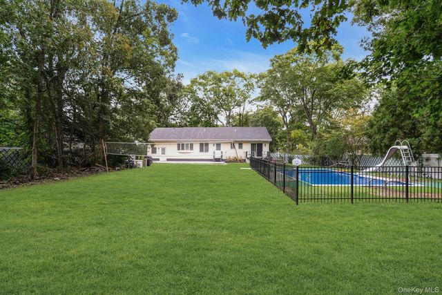 26 Williams Avenue, Holtsville, NY 11742