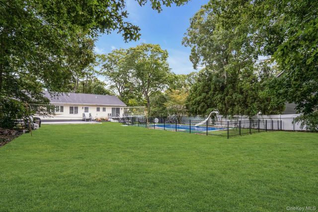 26 Williams Avenue, Holtsville, NY 11742