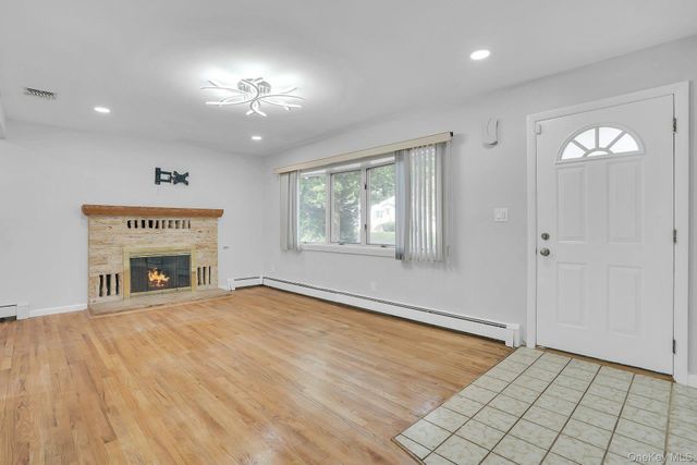 26 Williams Avenue, Holtsville, NY 11742
