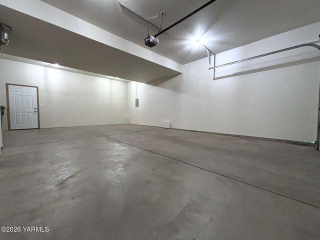 104 E Home Ave A, Selah, WA 98942