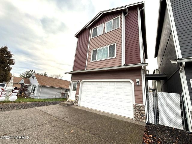 104 E Home Ave A, Selah, WA 98942