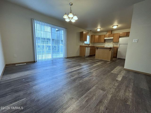 104 E Home Ave A, Selah, WA 98942