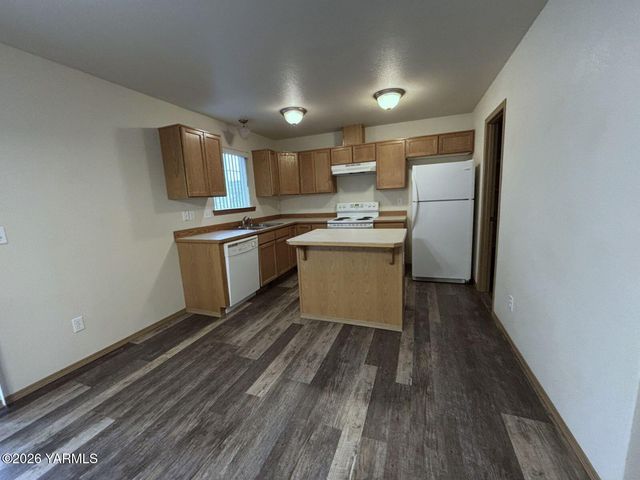 104 E Home Ave A, Selah, WA 98942