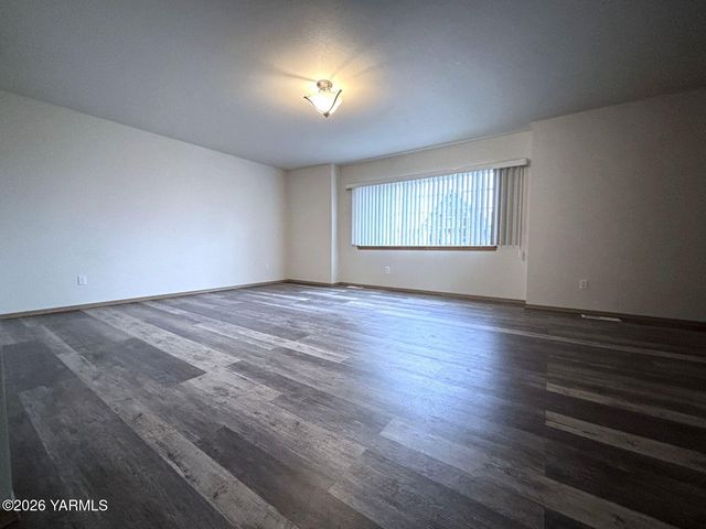 104 E Home Ave A, Selah, WA 98942