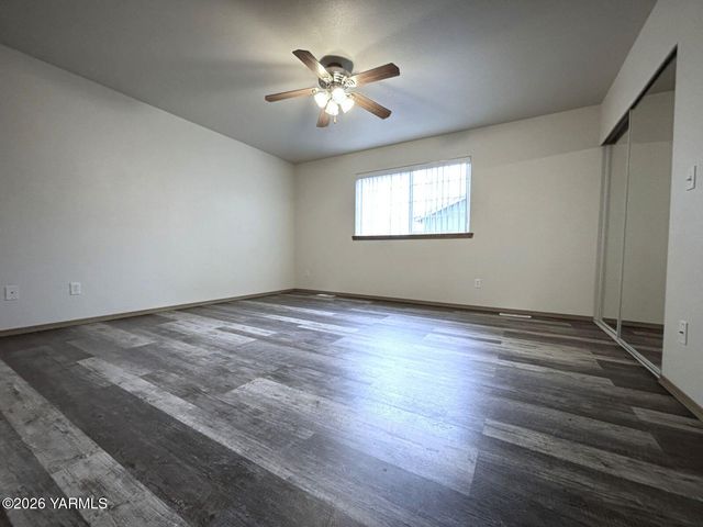 104 E Home Ave A, Selah, WA 98942