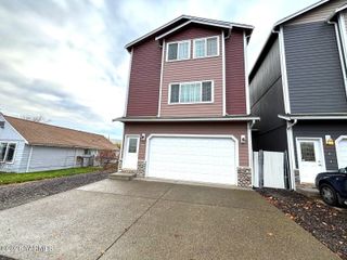 104 E Home Ave A, Selah, WA 98942