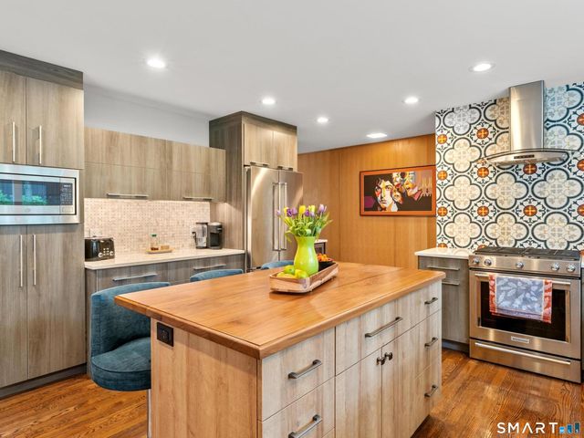 36 Bainton Road, West Hartford, CT 06117