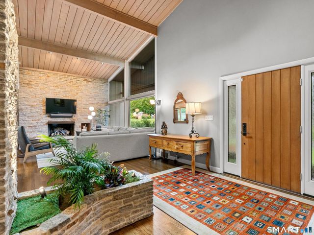 36 Bainton Road, West Hartford, CT 06117