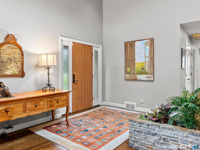 36 Bainton Road, West Hartford, CT 06117