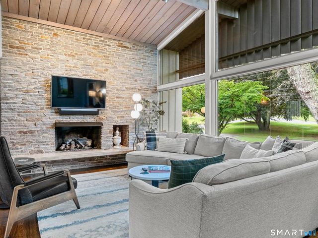36 Bainton Road, West Hartford, CT 06117