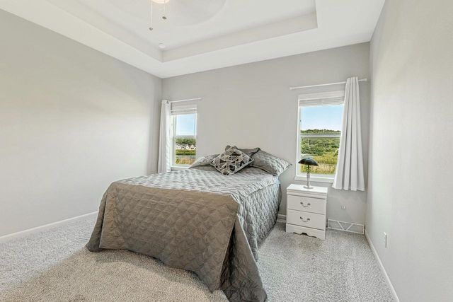 2006 AUTUMN LAKE Parkway, Madison, WI 53718