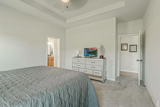 2006 AUTUMN LAKE Parkway, Madison, WI 53718