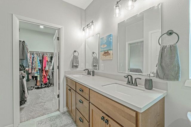 2006 AUTUMN LAKE Parkway, Madison, WI 53718