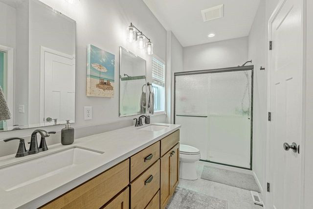 2006 AUTUMN LAKE Parkway, Madison, WI 53718