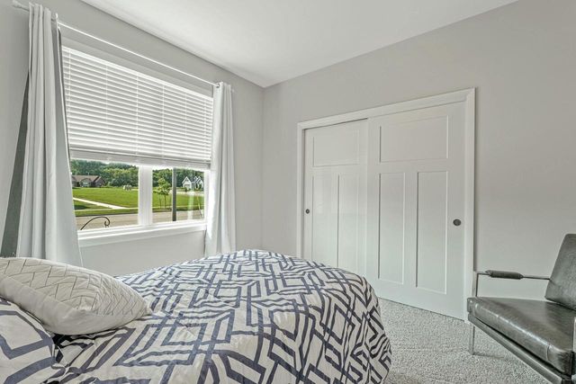 2006 AUTUMN LAKE Parkway, Madison, WI 53718