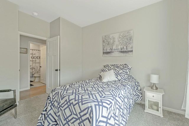 2006 AUTUMN LAKE Parkway, Madison, WI 53718