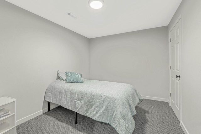 2006 AUTUMN LAKE Parkway, Madison, WI 53718