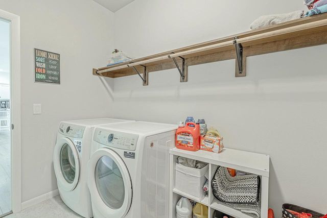 2006 AUTUMN LAKE Parkway, Madison, WI 53718