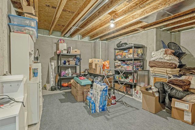 2006 AUTUMN LAKE Parkway, Madison, WI 53718