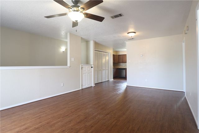 1100 Spring Loop B, College Station, TX 77840