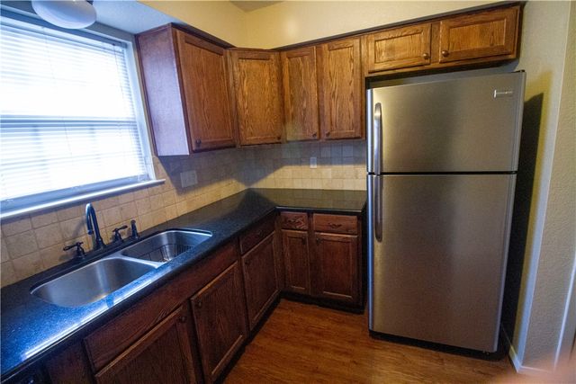 1100 Spring Loop B, College Station, TX 77840