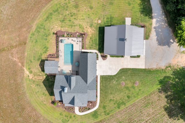 69 Meadows Rd, Hillsboro, TN 37342