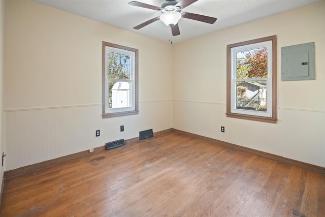 3502 S Vine St, Wichita, KS 67217