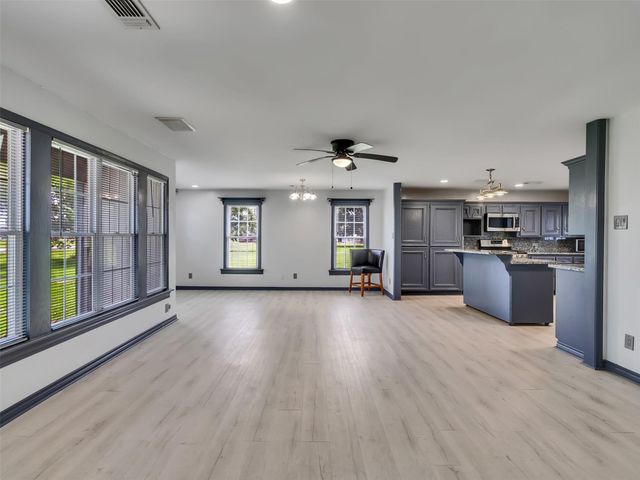 2000 Bob Smith Road, Baytown, TX 77521
