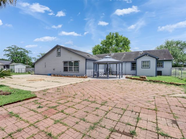 2000 Bob Smith Road, Baytown, TX 77521