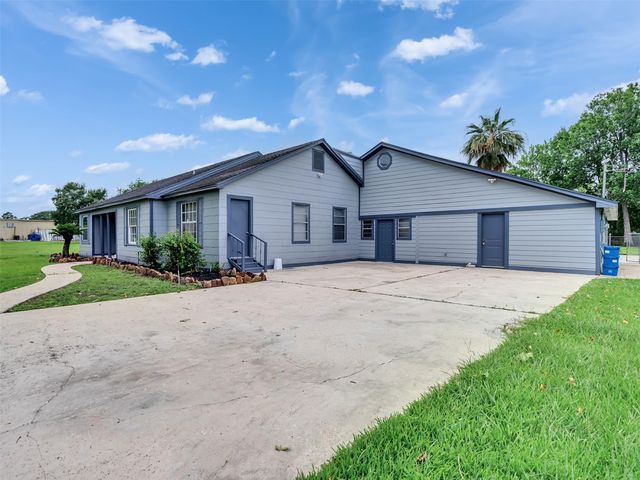 2000 Bob Smith Road, Baytown, TX 77521