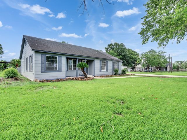 2000 Bob Smith Road, Baytown, TX 77521