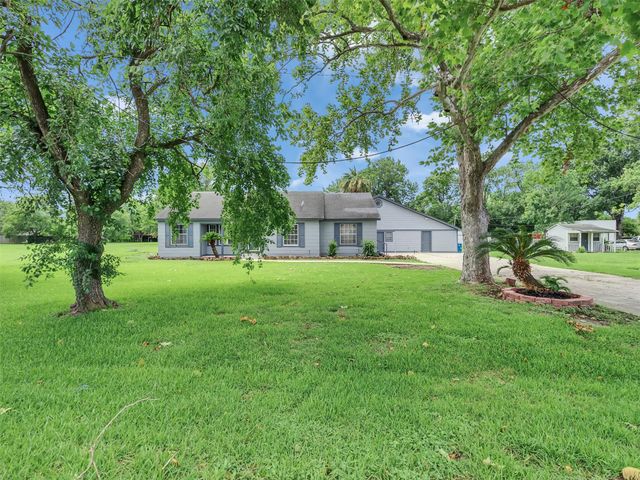 2000 Bob Smith Road, Baytown, TX 77521