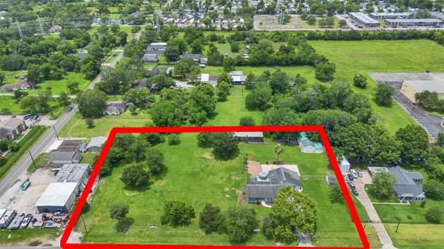 2000 Bob Smith Road, Baytown, TX 77521