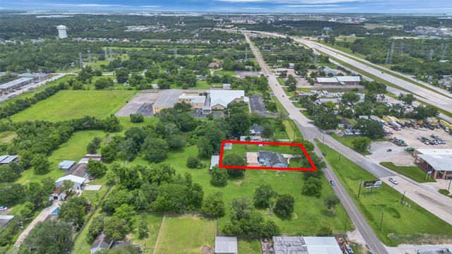 2000 Bob Smith Road, Baytown, TX 77521
