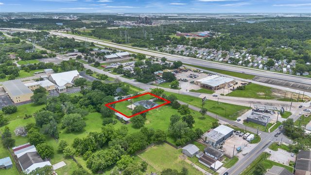 2000 Bob Smith Road, Baytown, TX 77521