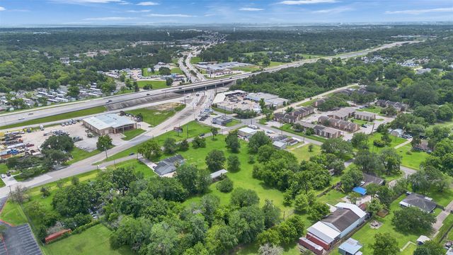 2000 Bob Smith Road, Baytown, TX 77521