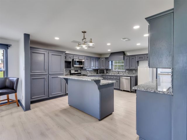 2000 Bob Smith Road, Baytown, TX 77521
