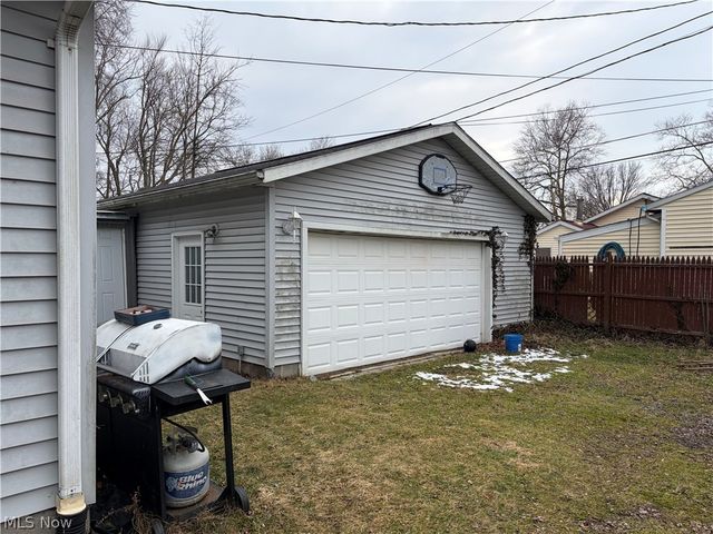 1268 Oxford Drive, Madison, OH 44057