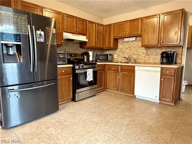 1268 Oxford Drive, Madison, OH 44057