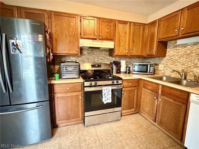 1268 Oxford Drive, Madison, OH 44057