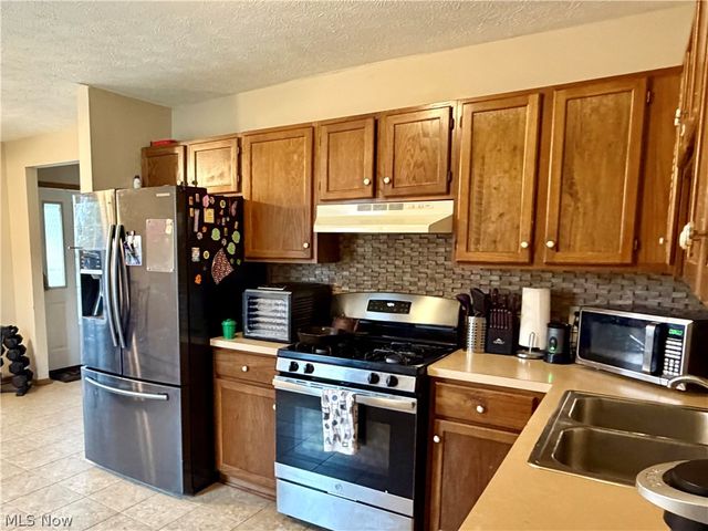 1268 Oxford Drive, Madison, OH 44057