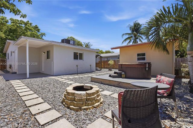 6105 Fletcher St, Hollywood, FL 33023