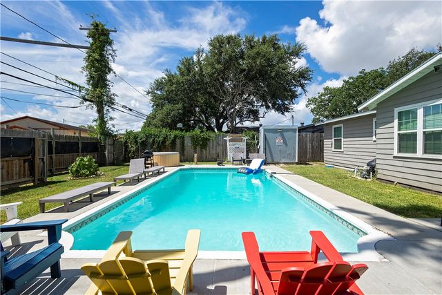 1325 Ray Dr, Corpus Christi, TX 78411