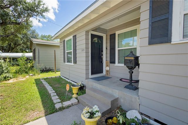 1325 Ray Dr, Corpus Christi, TX 78411