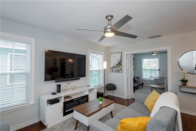 1325 Ray Dr, Corpus Christi, TX 78411