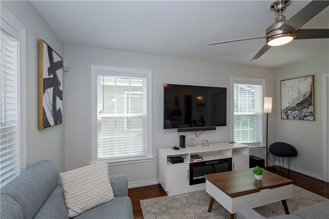 1325 Ray Dr, Corpus Christi, TX 78411