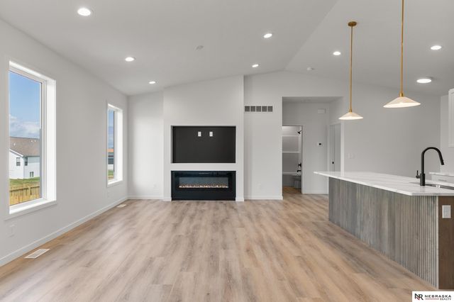 9515 S 81st Street, Lincoln, NE 68516