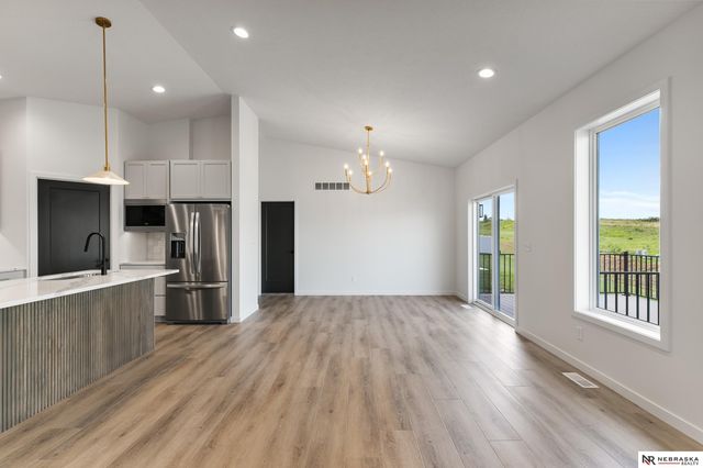 9515 S 81st Street, Lincoln, NE 68516